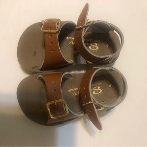 Tan Sun San Surfer Sandals Size 5